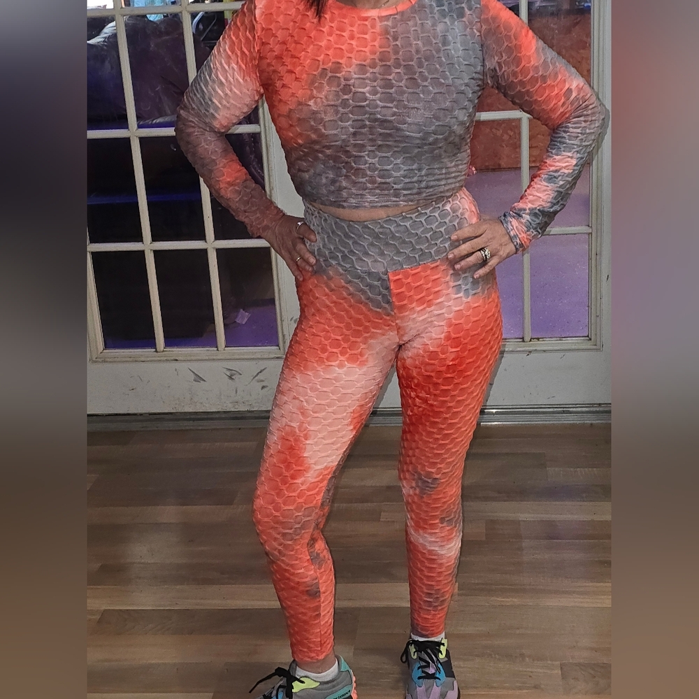 tie-dye Top with matching leggings work out set brand is shoho